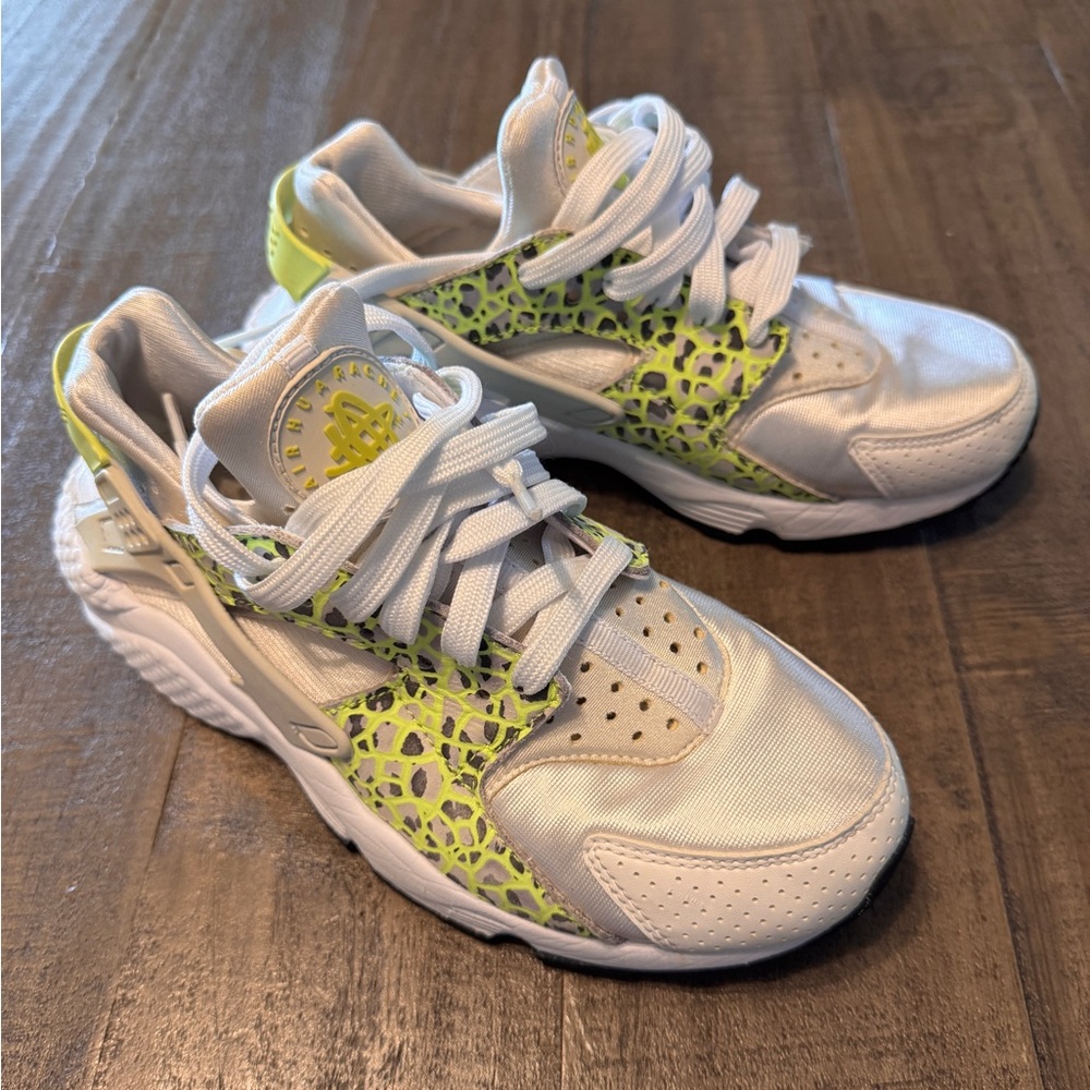 Nike Women Air Huarache Run Size 7 Shoes 683818 101 White Neon Green